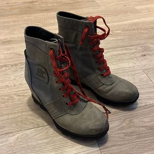 Sorel Lexie Wedge Boot size 8.5 gently used